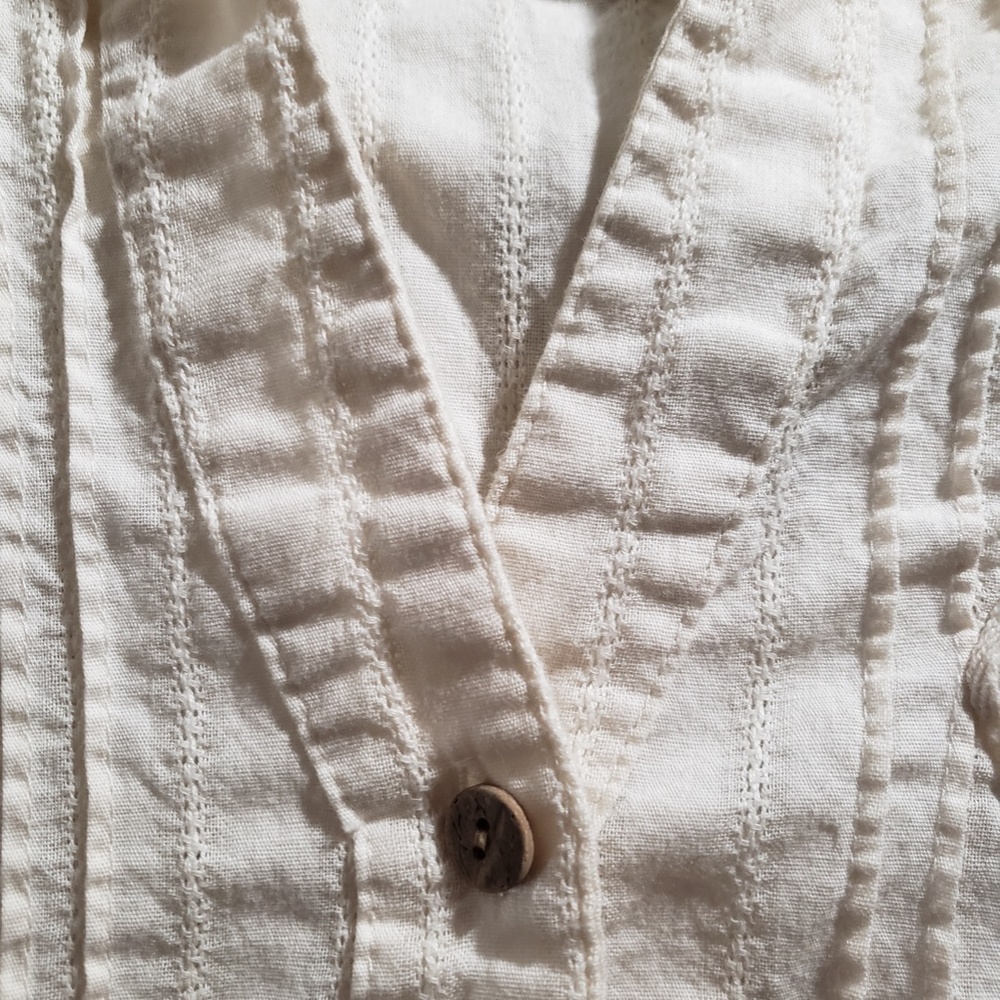 *Maurices* White cotton button up top, small - Picture 5 of 10